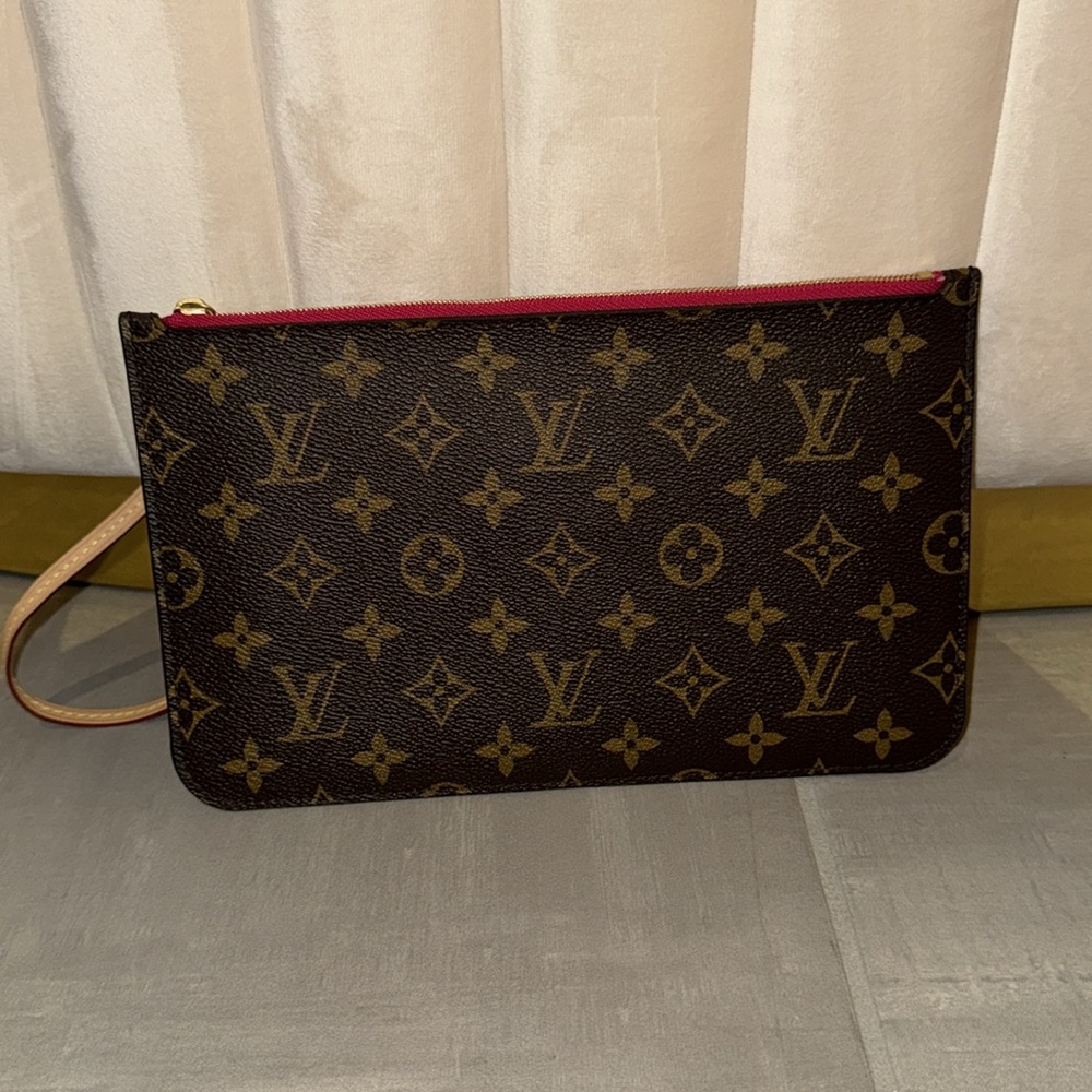 Pristine Louis Vuitton Monogram Neverfull Pochette! - Picture 2 of 5
